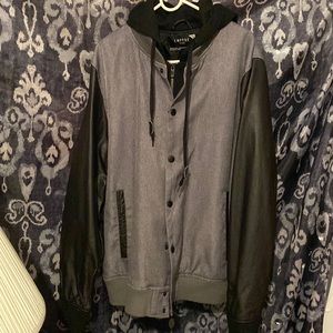 Men gray and black sports jacket, in good condition with hoodie